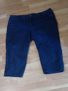 Avenue Denim Capri Women's Navy Blue Jeans